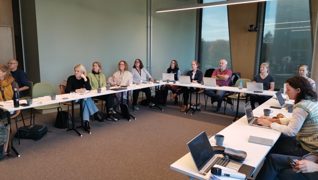 Det deltok representanter fra både staten, faglaga og forskning både fysisk og via nett på seminaret. (Foto: Synnøve Rivedal)